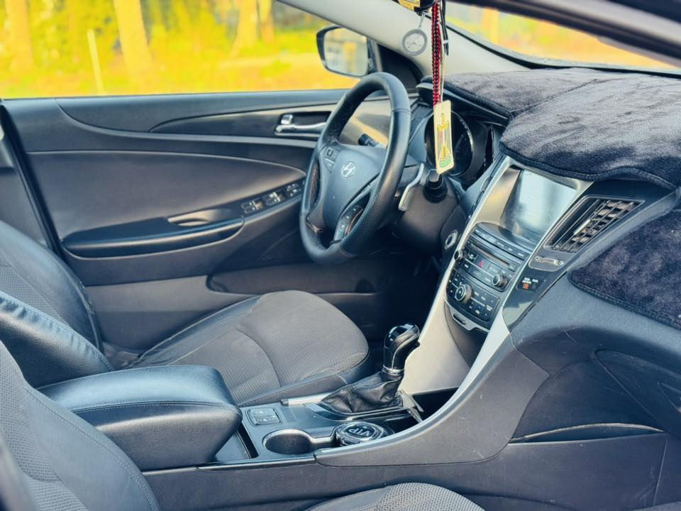 سلام عليكم سوناتا 2014 للبيع  مرقم بغداد باسمي شخصيا رقم دولي هزه جديده وارد امريكي حادث خشم الجاملغ الامامي فقط بارد جدا بسيط وبالعراق شخط باب خلفي وانصبغ السياره ليبل واحد فوول مواصفات لمتد
بصمه تشغيل 
بصمه ابواب 
فتحه سقف
محرك 2400 Gdi
كشن حار بار 
كشن كهرباء 
تحكم كامل 
شفتات ستيرن 
شاشه اصليه مع كامره خلفيه 
اشاره مري 
سبوورت
رادارات 
انضمه قياده مختلفه
مانع انزلاق 
السياره معروضه 114
مكانه حله للاستفسار***********
