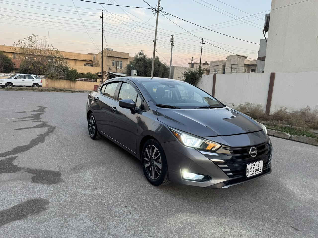 السلام عليكم
السعر 140 
نيسان فيرسا موديل 2023 
مواصفات sv معروفه
بصمه وشاشه 
رادارت اماميه وجانبيه وخلفيه 
تبريد لمس  
تبريد ثلج ❄️ 
ماشيه 37 الف كيلو متر. 
محرك وكير شرط 
الضرر موجود بل منشور 
دعاميه اماميه فقط 
شرط بدون دواخل بدون شواصي 
سنويه جديدة 
هزه وفحص جديد 2027 
مكان السياره الموصل 
للاستفسار ***********
