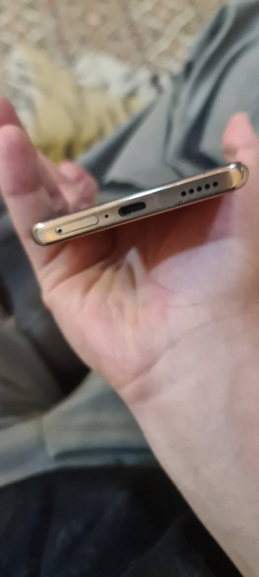 HONOR X9c.      مبايل. ذاكره.   256 ***********    للبيع سعر300بي مجال قليل بي طكه خفيفه بل شاشه.  بطاريه600060 البصرة, العراق
