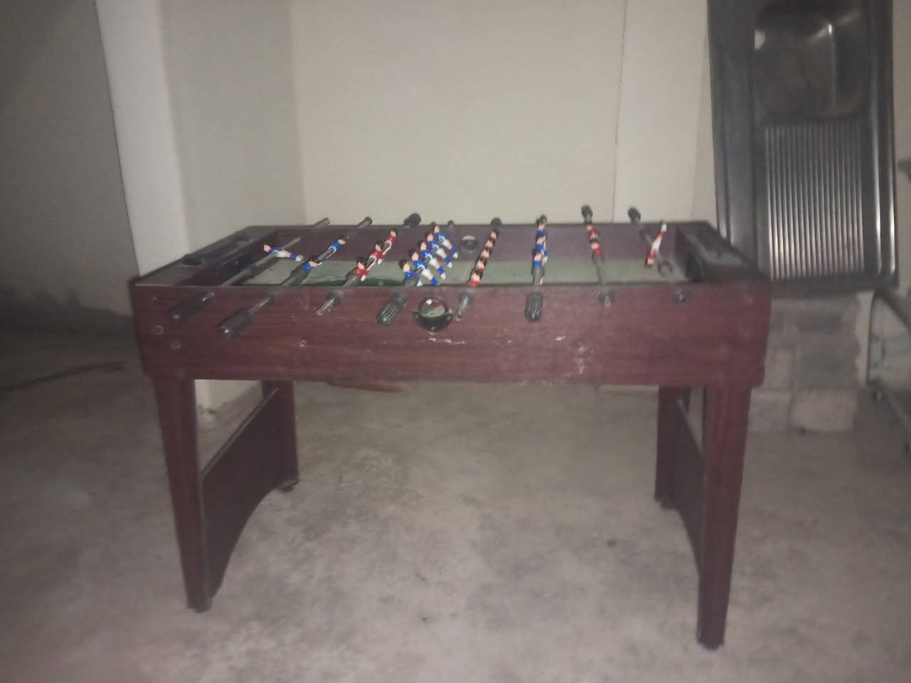 فيشه للبيع السعر 70 وبيها مجال للتواصل رقم هاتف شغال ***********
