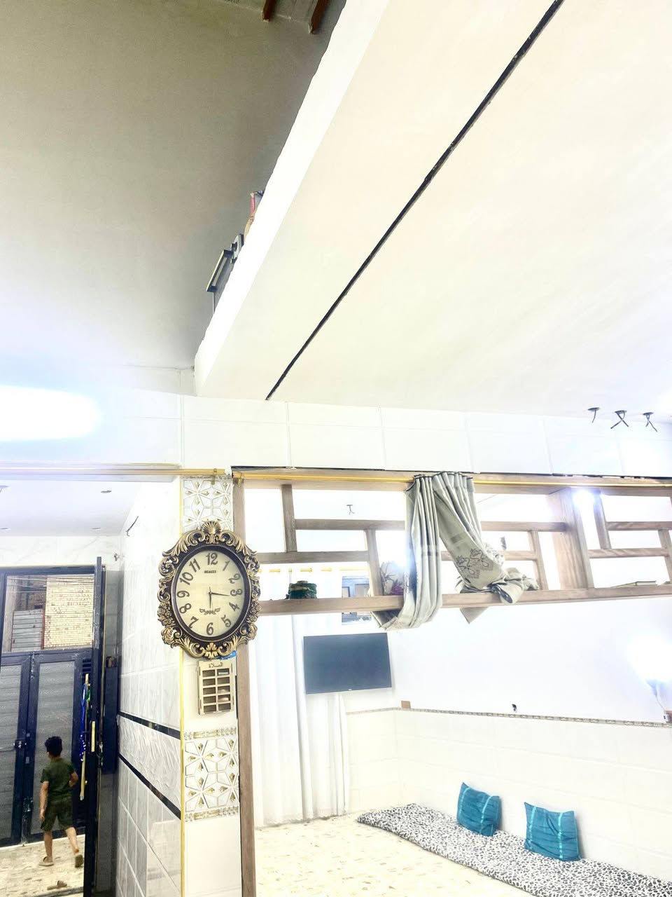 السلام عليكم
العنوان الرئاسة شارع ٢٠ قرب شارع السادة مقابل المدرسة الأهلية الجديدة 
صار شهر من كمل البيت للتواصل 
***********
