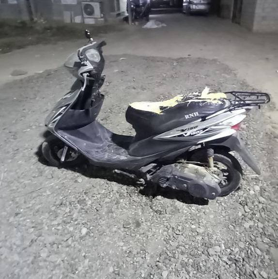 السلام عليكم دراجه للبيع سكنس القديم  صيني مكينه 150دراجه كامله مكمله من كلشي دايرات جدد سلف جدين نكره باتري جديد اشاير كدام وره شغالات لايت علي ناصي ثلطي شغال دراجه بس عايزلها كابريته  تجفيت جديد وسرعتها 120وسعرها 250وبيها مجال مفاجه بعد ما تشتغل المكان الدراجة الدوانيه قضاء السنيه الرقم ***********مكلف بل نشر
