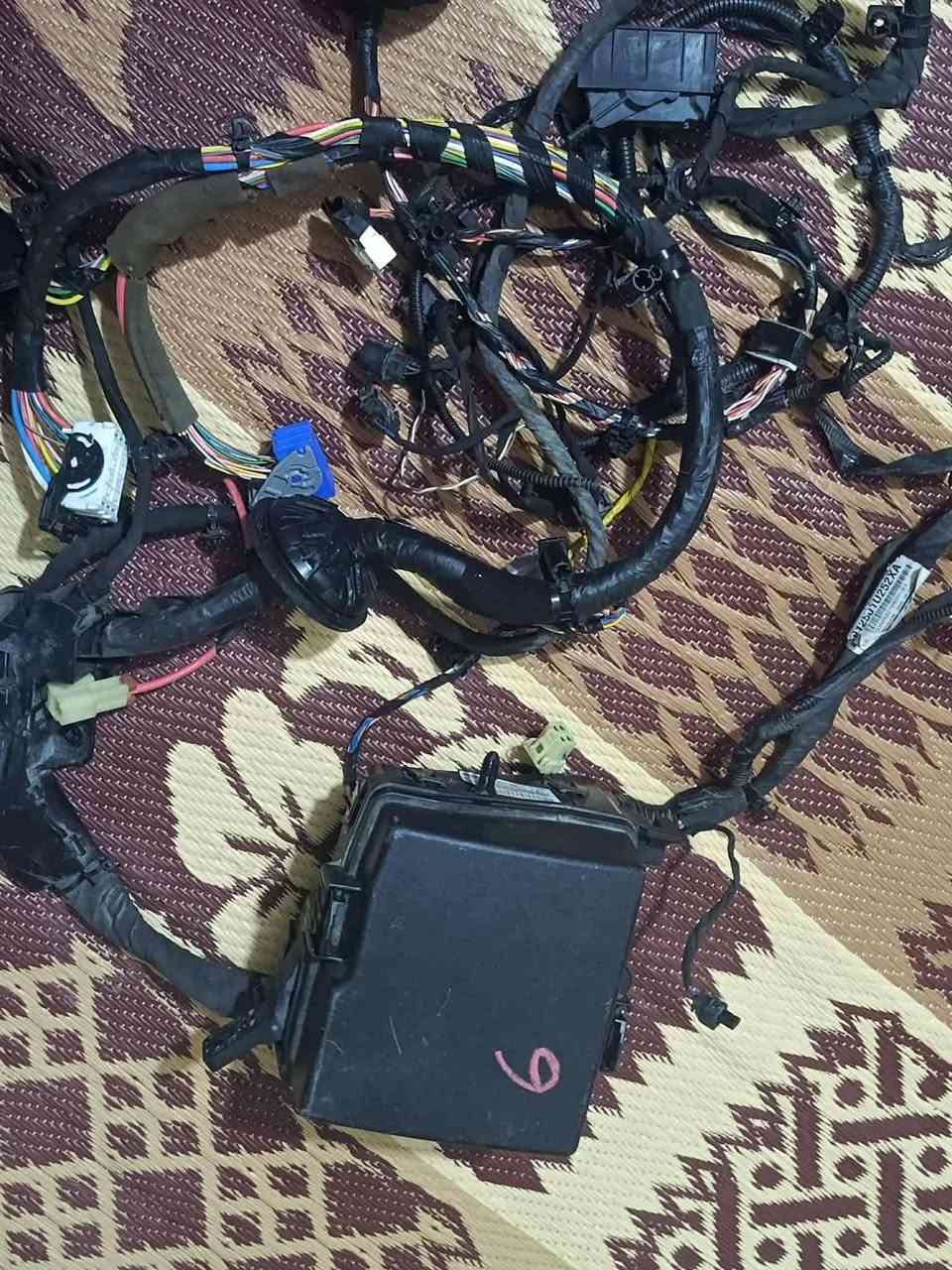 السلام عليكم  للبيع قاعده فيوزات خارجيه مع ضفيرتها سورنتو 6سرندر موديل 16فما فوق  وهاذه رقمي *********** مكاني كربلاء
