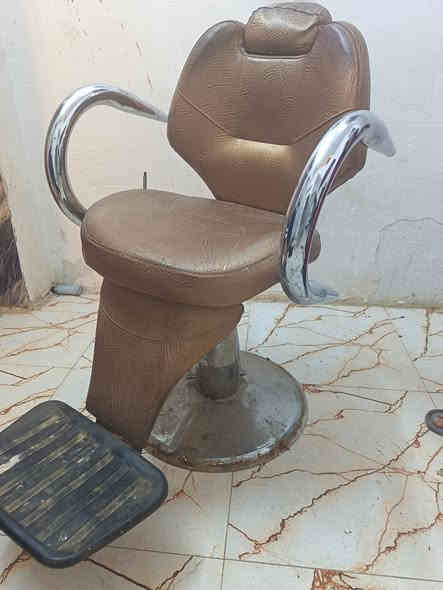 السلام عليكم عندي كرسي حلاقه للبيع نظيف مكاني كربلاء  وهذا رقمي ***********

