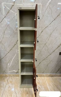 لوكر • ٥ باب