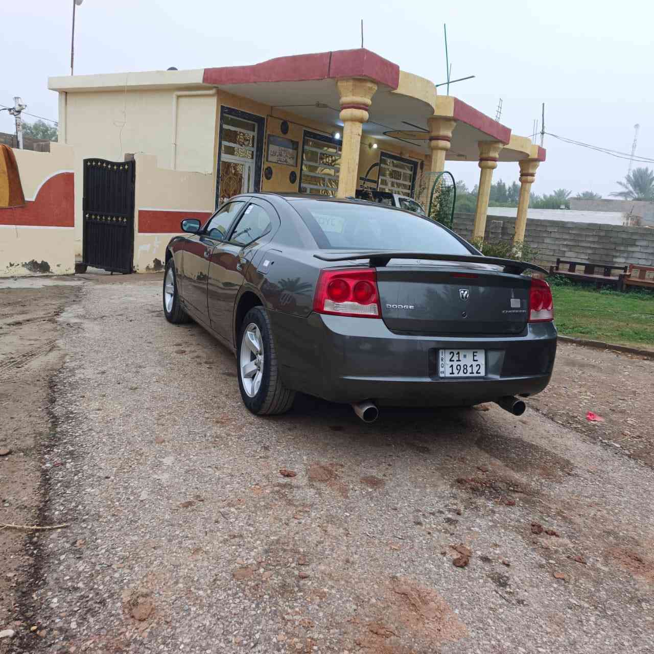 السلام عليكم جارجر للبيع مديل 2010 وارد امريكي كلين بدون حادث السونار مرفق مع الصور السيارة مكفولة كير ومحرك وتبريد وصدر وتخم تاير اخوان السياره مال بيت مامشتغله تكسي رقم أربيل جديد با اسمي 
محرك 3500
السعر                 115 بيها مجال قليل
مكان السياره ديالى بلدروز 
***********
