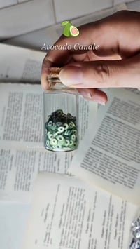 شمعة أفوكادو • شموع طبيعية • زيوت عطرية