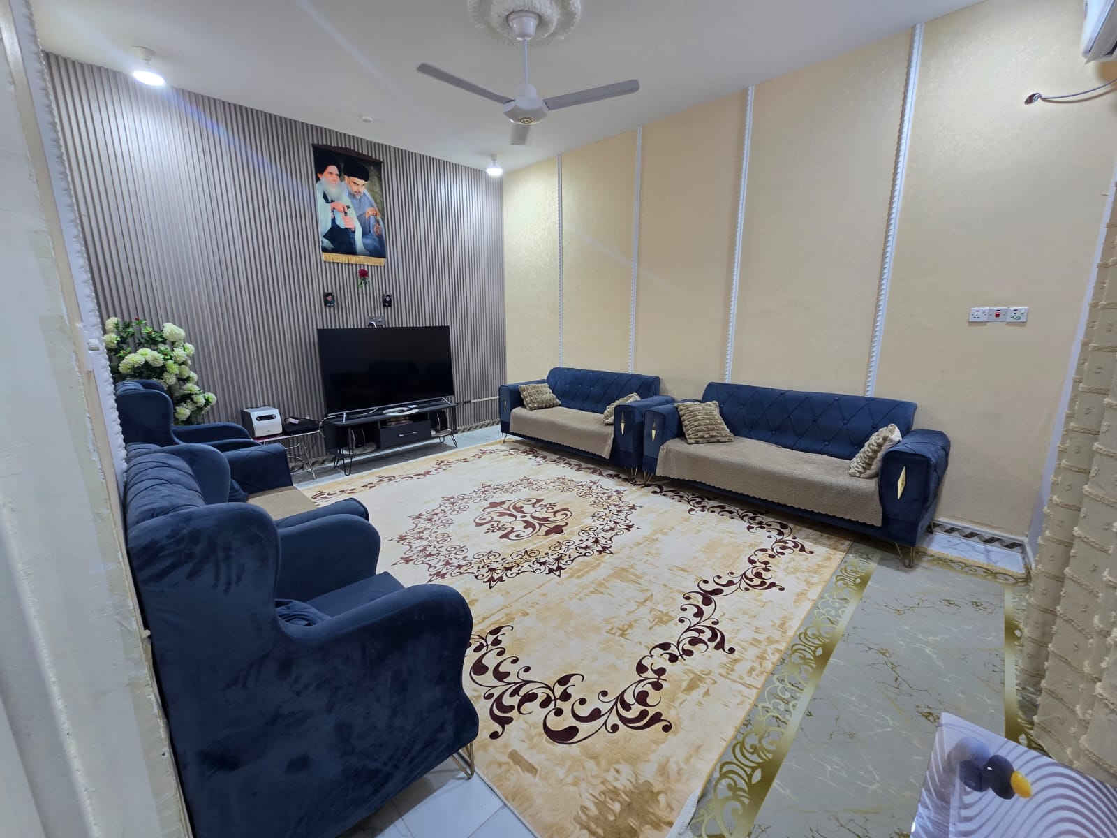 عيني بيت للبيع مساحه 105طابق واحد طارمه +حمام خارجي +استقبال +مطبخ+صاله+منور حمام+غرفه نوم  البيت بناء 2020 موقع البيت ناصريه شارع السفينه  شارع قبل المكصب  عرض الشارع 12 متر سعر البيت 125💰 وقابل للتفاوض ***********☎️***********☎️

