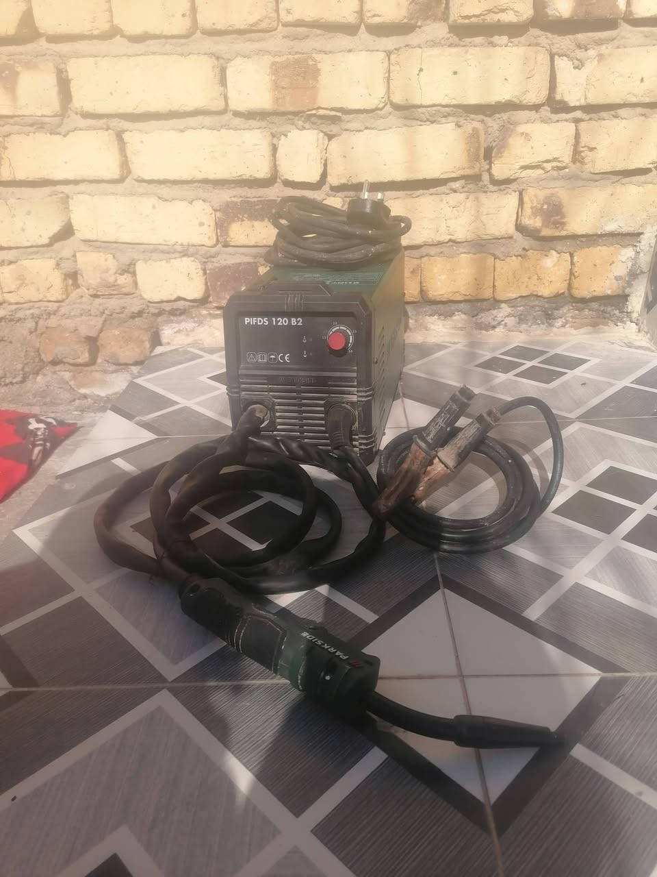 مكينة لحيم تلحم حديد وتلحم المنيوم مكانه القاسم ***********
