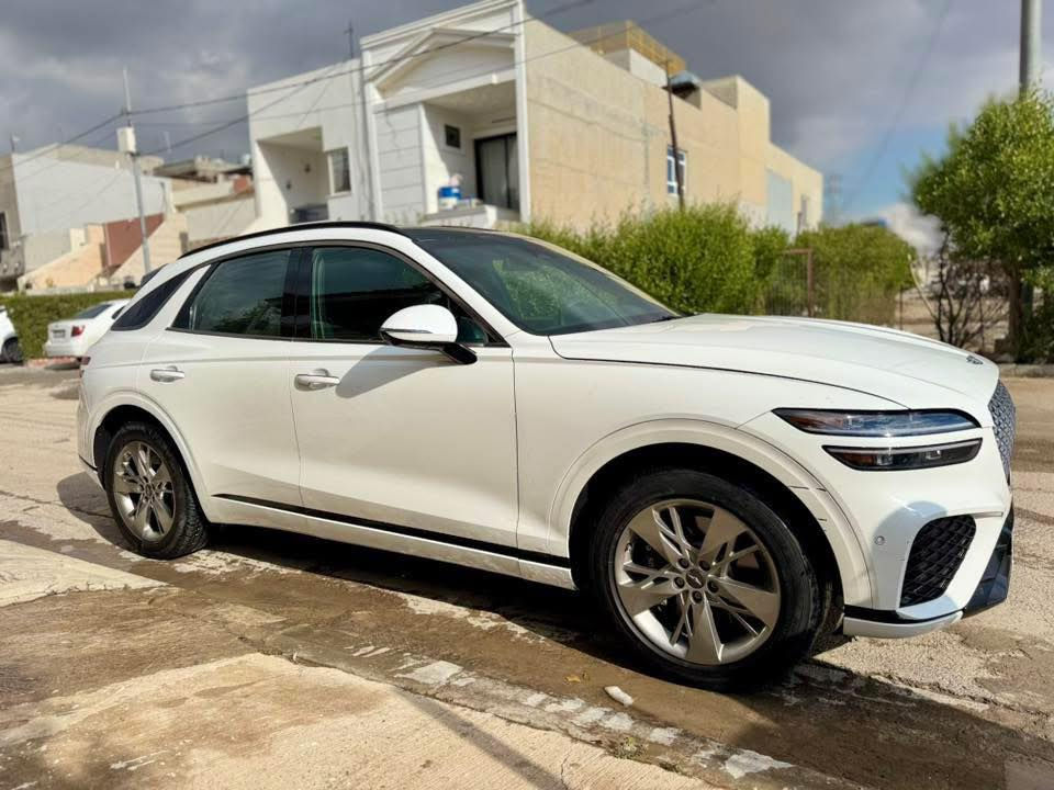 🚘 Genesis GV70 – موديل 2023
الفئة: بريستيج (أعلى فئة)
الممشى: 23 ألف ميل
المحرك: 4 سلندر تيربو
الترقيم: شمالي – باسمي 

📞 للاستفسار: ***********

⸻

✨ المواصفات الكاملة:

🔹 سقف بانوراما
🔹 شاشة داتا شو كبيرة
🔹 5 كاميرات (360 درجة)
🔹 رادار 360° (أمامي + خلفي + مرايات)
🔹 4 رادارات + 8 حساسات
🔹 نظام النقطة العمياء
🔹 قيادة ذاتية ذكية (مساعد قيادة متطور)
🔹 حساسات أمامية وخلفية

🔹 كراسي مساج + تدفئة + تبريد
🔹 ستيرن مدفأ (Heated Steering Wheel)
🔹 سقف شامواه الكانتارا
🔹 تحكم خلفي كامل
🔹 إضاءة داخلية 30 لون

🔹 تشغيل عن بعد
🔹 فتح وتقديم وترجيع بالريموت
🔹 صندوق كهربائي ذكي
🔹 شحن موبايل وايرلس
‏🔹 Auto Hold
🔹 بريك كهربائي (EPB)

🔹 5 وضعيات قيادة:
‏(Costum – Eco – Sport – Comfort – Smart)

🔹 نظام صوتي فاخر Lexicon

⸻ سعرها 27000$

🔥 سيارة نظيفة جداً ومواصفات كاملة
💰 سعر مناسب جداً للشراي – يرهم مراوس
