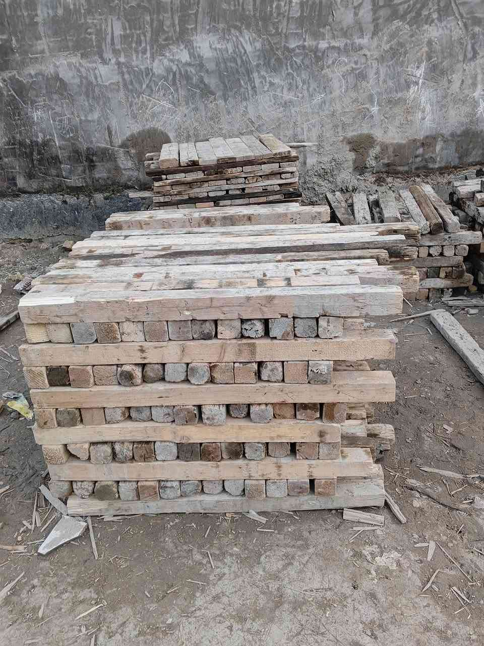 السلام عليكم قالب خشب للبيع العدد 11مكعب ونص شغله وحده المكان بابل الأستفسار ***********
