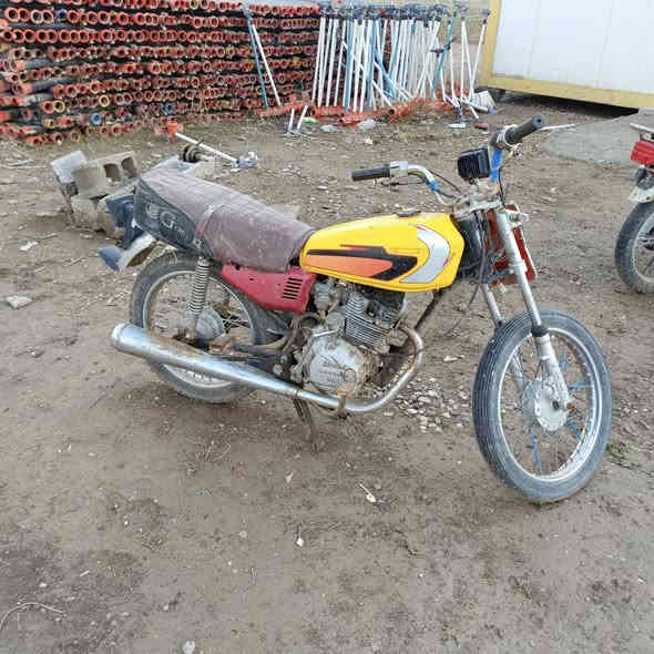 سلام عليكم ماطورات سافين للبيع البيض موديل 20 والصفر 17 البيض منفيس كامل مكان هيلوه *********** خوان اني مكلف بنشر سعر 400 قفل مايبيع وحد ثنينهن بيعن
