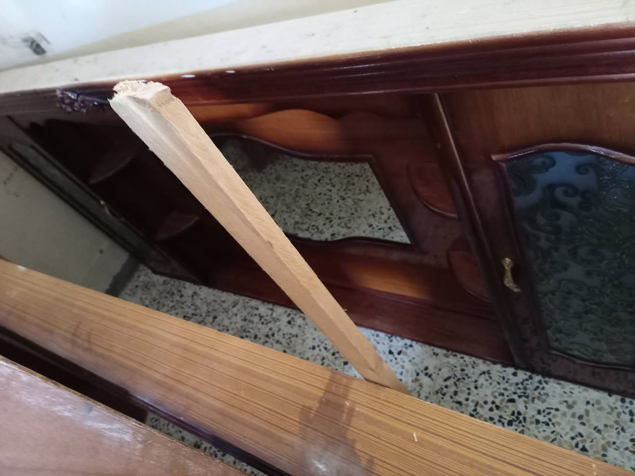 ملحقات غرفة أصلية للبيع تخدم النجارين فقط الجربايه مكسورة السعر 200 الف المكان الرمادي الجزيرة

الملحقات ،،،زاوية مراية، ،زاوية ورد ،،،ميز مراية جرباية ،،،وجرباية، ،، وميز جرارة


**إذا كنت صاحب هذا الإعلان وتريد حذفه لأي سبب، رجاءا أرسل رسالة إلى الدعم الفني**