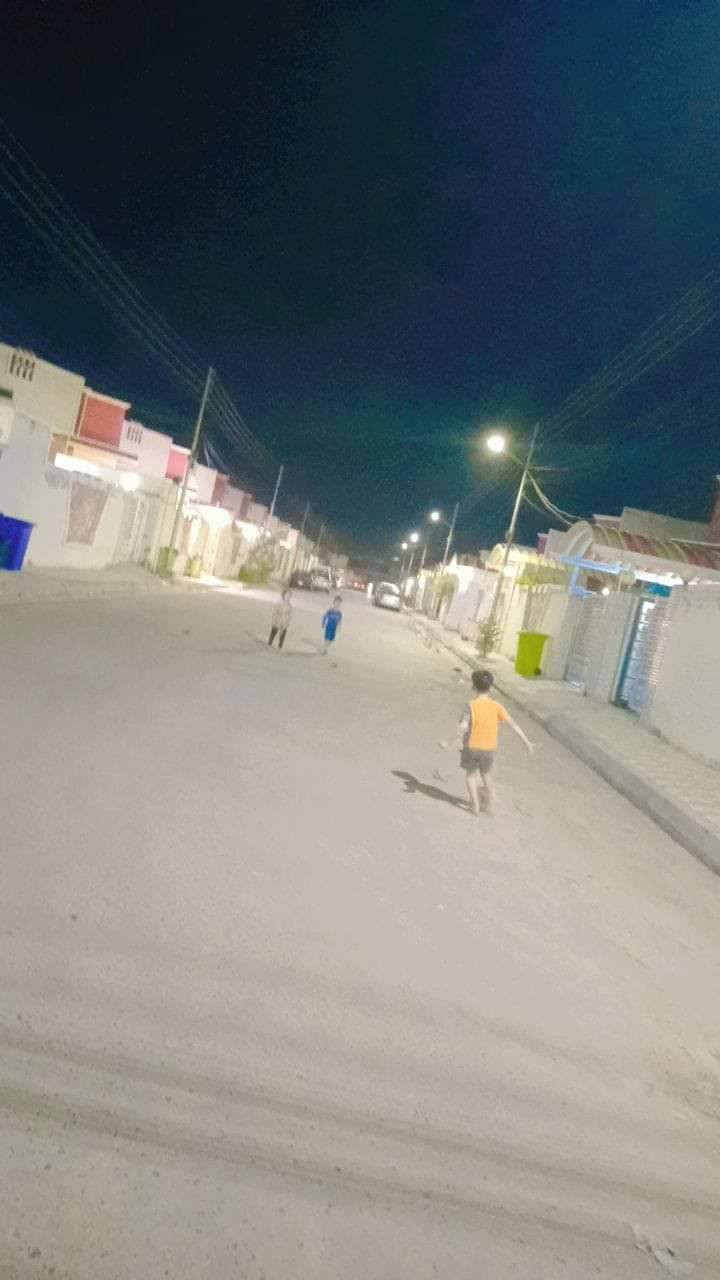 السلام عليكم بيت للبيع في الفلوجه مجمع الرحاب مرحلة الاولى كافه خدمات 
مساحه 250 متر متكون غرف ٢ وصاله ديوانيه ومطبخ وصحيات خارجي وداخليه كامل مكمل 
سعررر 150 مليون بيه مجال
***********
*********** واتساب
