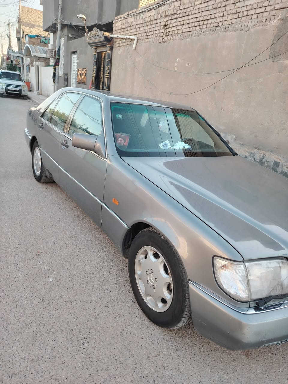 السلام عليكم سياره مارسدس شبح رائسي اصل كير ومحرك سته سلندر بلاد اضافه منضومه غاز وبانزين سياره فول موصفات كامرات ثنين حساسات كشن كهربائي تبريد تخم تاير حداديه جاهزه مجهزه برغي واحد ما نقصها سنويه لل2030 السعر 75 وبيها مجال العنوان الناصريه مركز ***********
