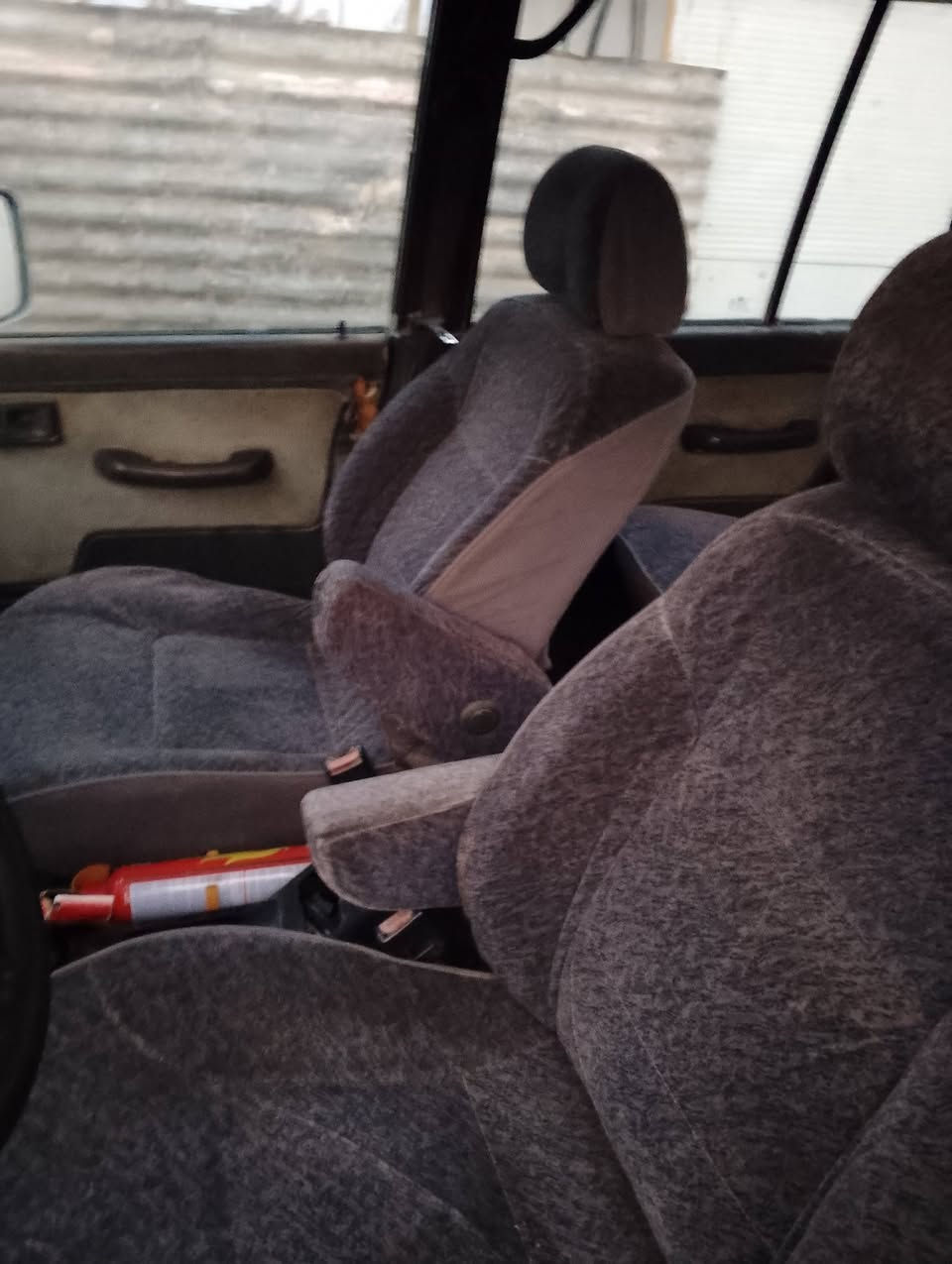 السلام عليكم،،  سيارة حلوة ومال جناي
سيارة كالوبر
محرك ففتي وكير اوتماتيك  موديل1993
 (رقم بغداد الجديد ) بسمي تحويل شوكت ماتريد 
السعر 45 وبيها مجال***********
