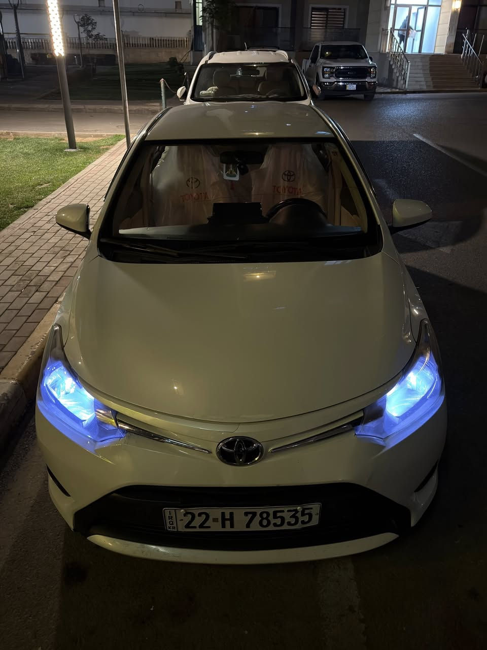 سلام عليكم .تيوتا يارس 2016 خليجي وكالة (الساس) السيارة نظيفة جدا  شاشة كبيرة وكامرة حساسات خلفيه .لايت زينون عالي ناصي ماشية167الف كيلو متر السيارة كفالة عامة من الشواصي والغدوالايرباك . بيها قطعة وحدة صبغ جاملغ خلفي عكس السائق فقط وبيها مكان واحد بارد بسيط 
*********** متواجد على الواتس اب
