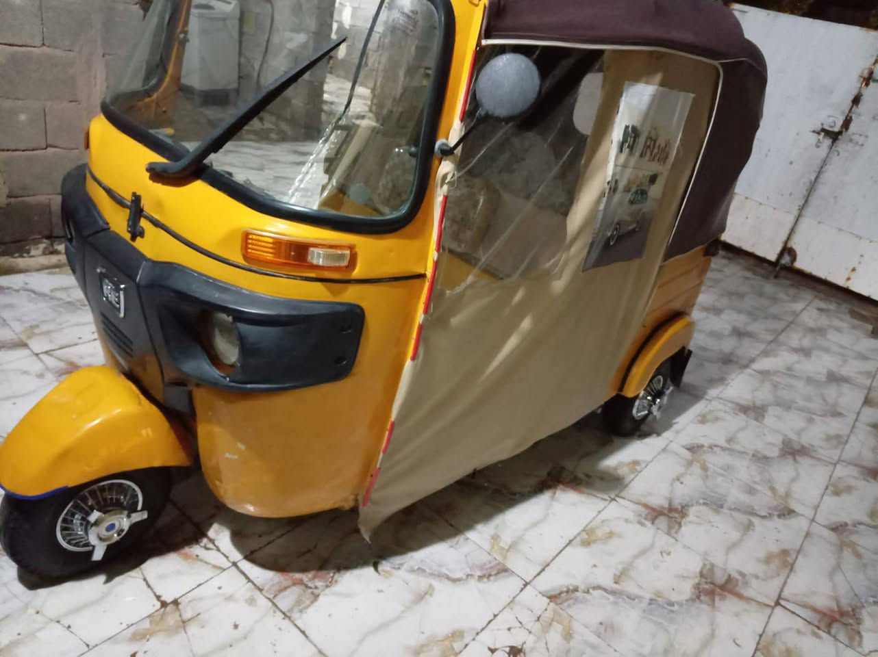 السلام عليكم اخوان تكتك موديل 19اوراق بغداد محرك 1 وعشرين شاديله جديده ونضيفه السعر 3ونص الشراي يدلل مجال قليل ***********
