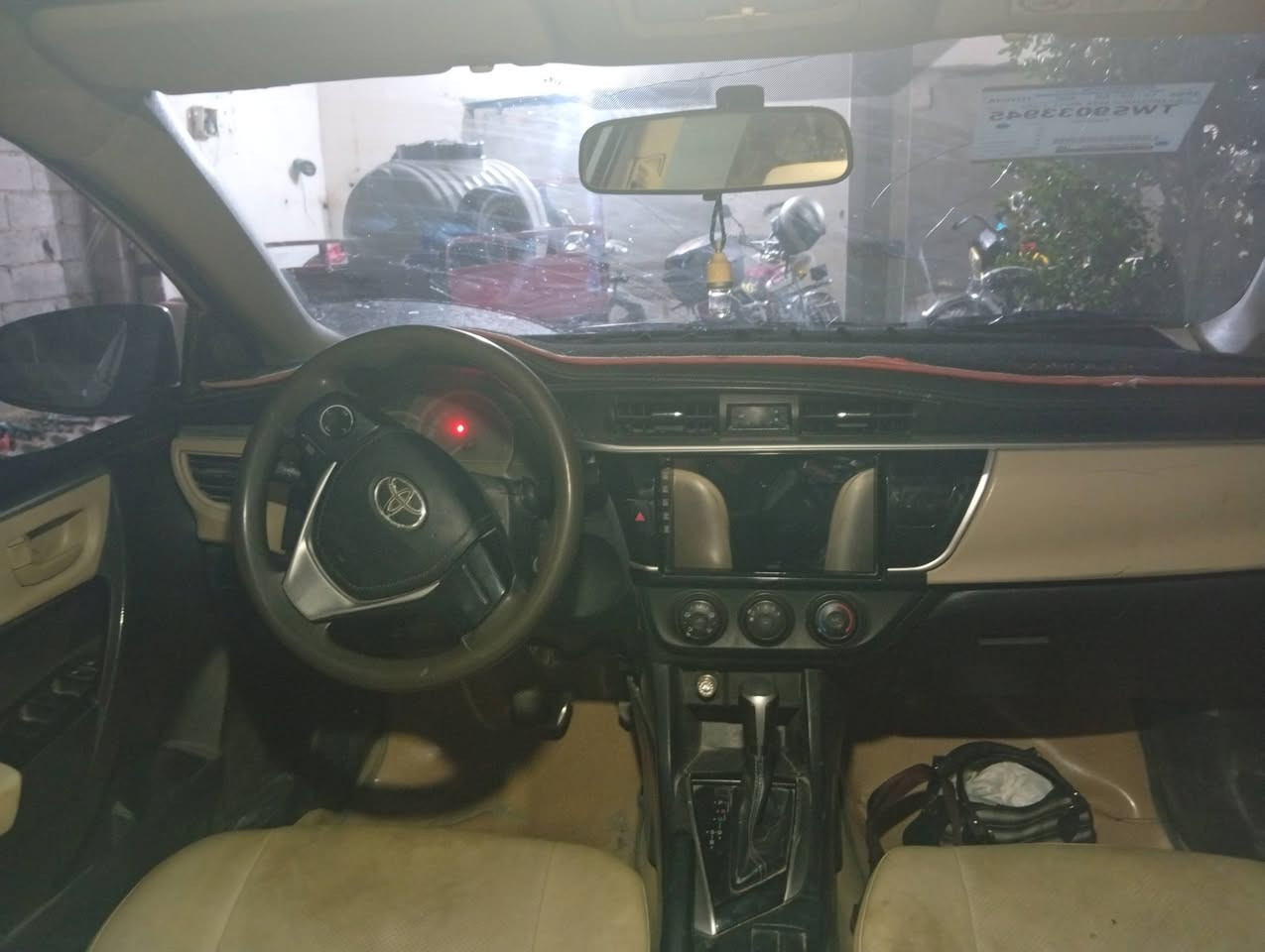 كورلا مديل 2015 خليجي بيهة خمس قطع بدون دواخل سيارة حلوة سعر 100 وبيهة مجال حق جية مكان ديالئ شهربان  ***********
