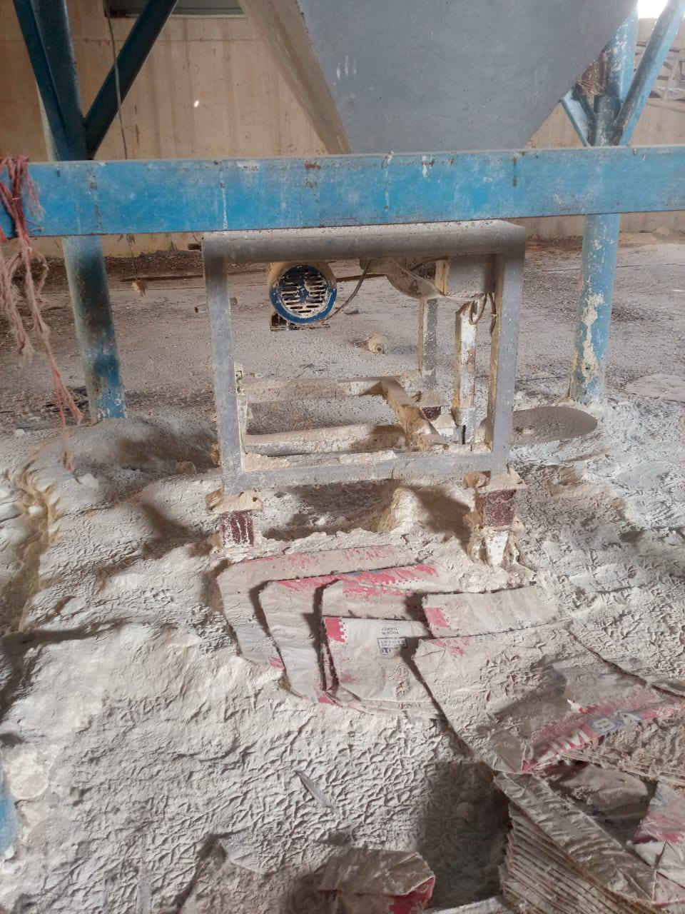 معمل للبيع ثنين قوايش +مكينه كبس اتصال ع رقم***********
