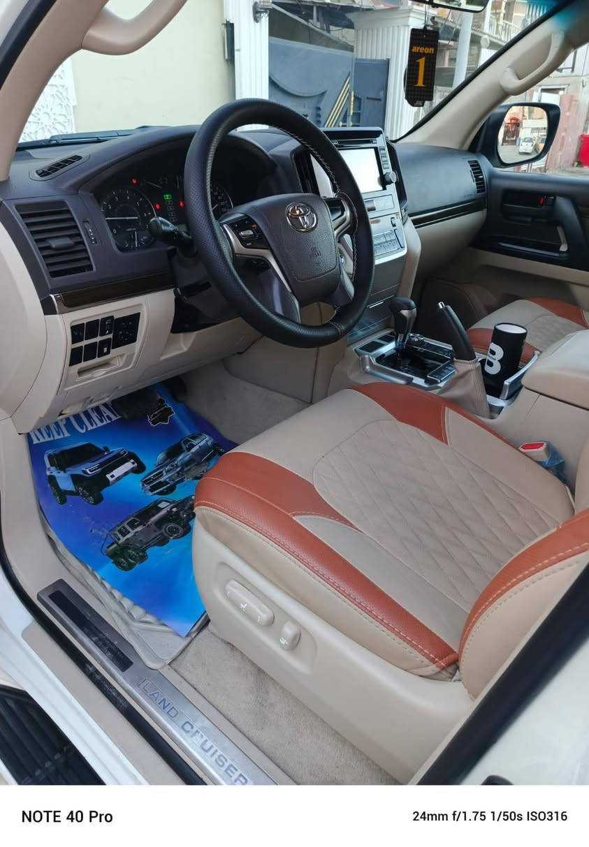 لاندكروز GXR موديل ٢٠ ماشية ٦٣ حساس أمامي وخلفي وكشنين كهرباء طفاية حريق دبل ماوس مري شفط ثلاجة فور ويل ٦ سلندر السيارة مكفولة كفالة عامة مال جناي السونار مرفق مع الصور السيارة بااسمي تحويل مباشر رقمها شمالي السعر قفل قفل ٥٠ الجناي يتصل غير متواجد على النت الاتصال فقط ***********
