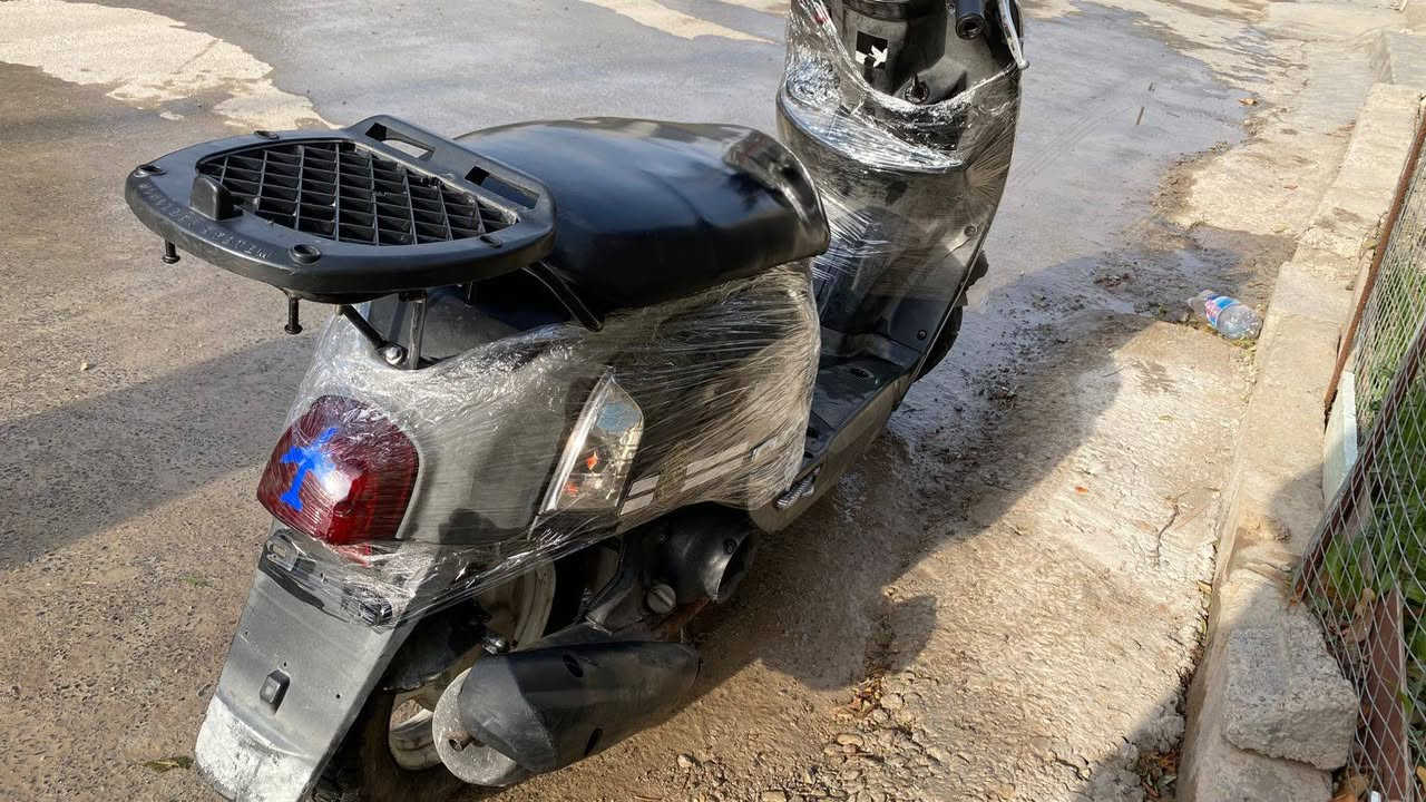 السلام وعليكم ماكس بوليس للبيع كاملة مكمله مكفوله من كلشي بس يرادله باتري فقط من عده لباتري مابيه نقص مكينة خير من الله كلشي شغال سلف هندر كهربائيات كله شغاله شلعه معدل فول الدراجه جديده ختم واحد ويه لمكينه بلاد49المكان ديالى بعقوبة السعر 525بيه مجال حك الجيه ***********
