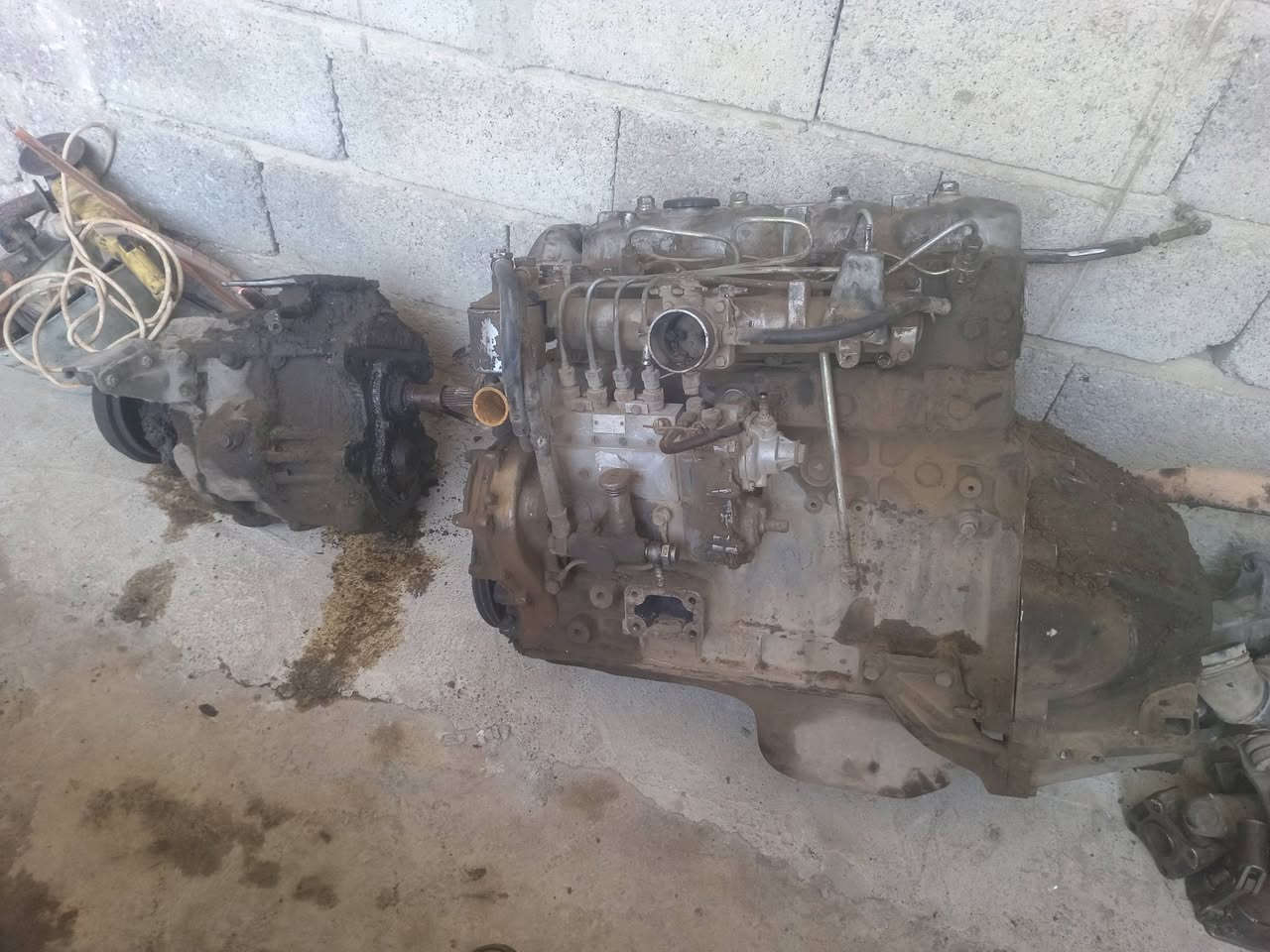 يوجد محرك كوستر يصرف ولكير شرط كلشي مابي المكان في الموصل للاستفسار اتصل علا الرقم ***********
