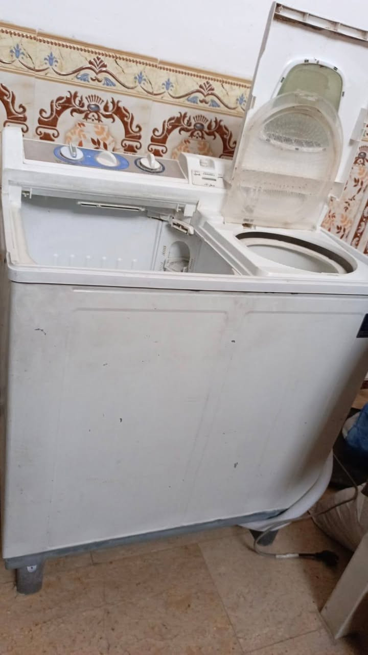 للبيع غساله هيتاشي اصلي ياباني جاهزة وعلى الفحص بدون اي ظرر وعلى الفحص غسل وتنشيف  السعر ب80 وبيها مجال بسيط ويوجد توصيل داخل بغداد بأجره على مشتري ***********
