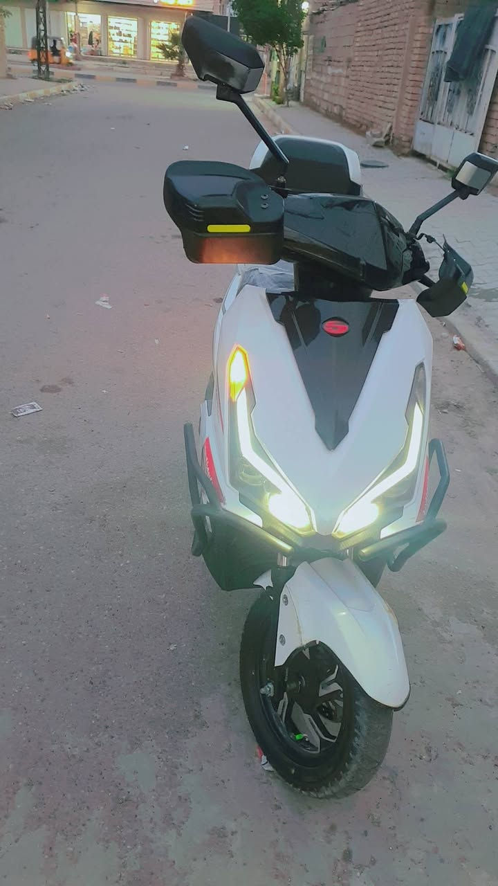 سلام عليكم دراجه شحن جاهزه كلش حلوه جديده 3 سرعات وبك سعر 625 عنوان بغداد حسينيه الراشديه رقم ***********
