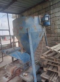 جاروشة علف • نص طن • سامراء