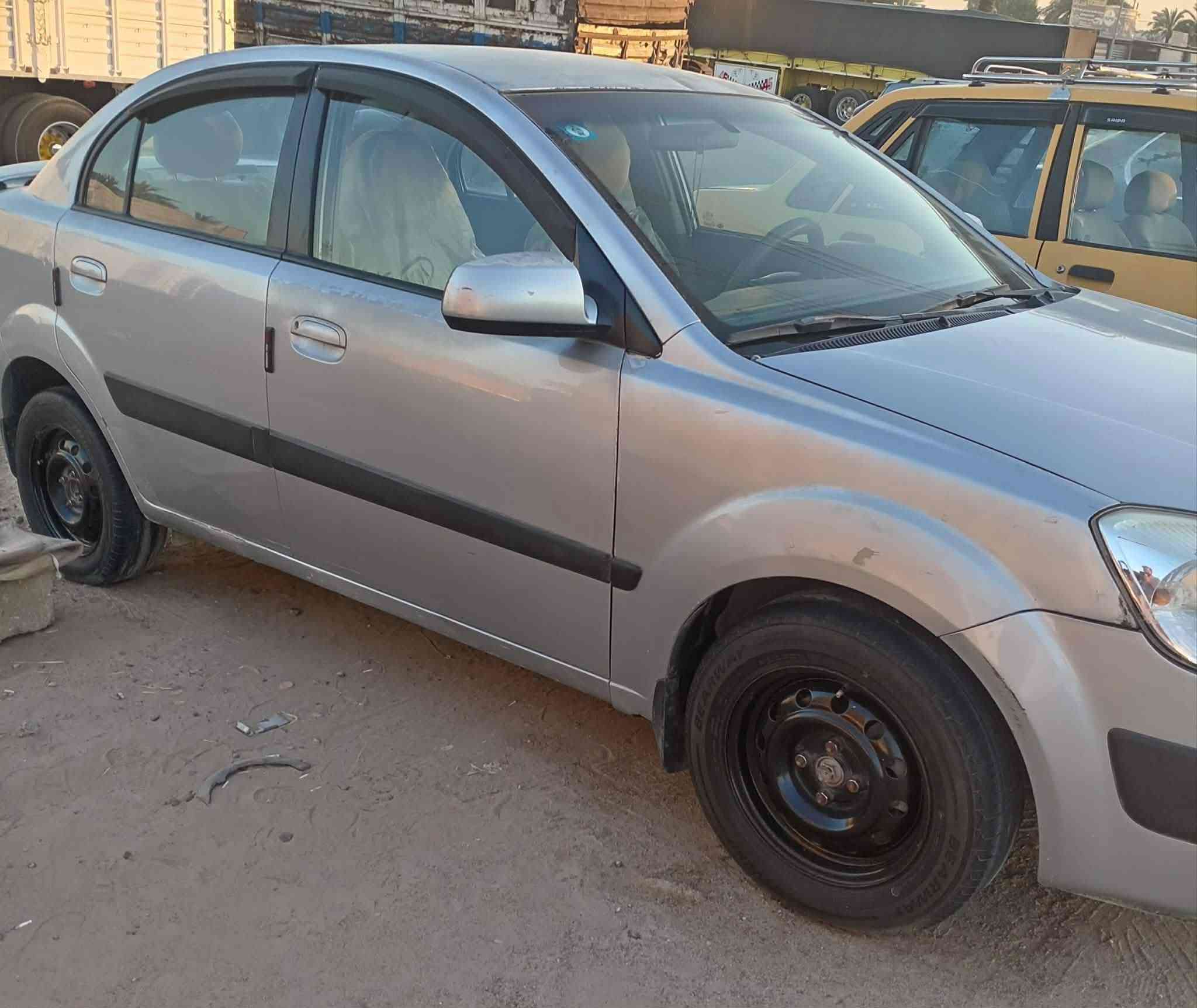 ريو 2007  رقم بغداد بأسمي مكينه 1600 بيهه جاملغ امامي ايمن وجاملغ ايسر طخطخات ومعمرات بدون دواخل بنيد سليم سياره بيها جراد بالقماره وكلير باب السائق والباب الثاني السياره بدون دواخل تبربد ثلج تخم تاير محرك نضيف بي لاستيك ولف فقط السعر 67 مكانها بغداد ابو غريب ***********
