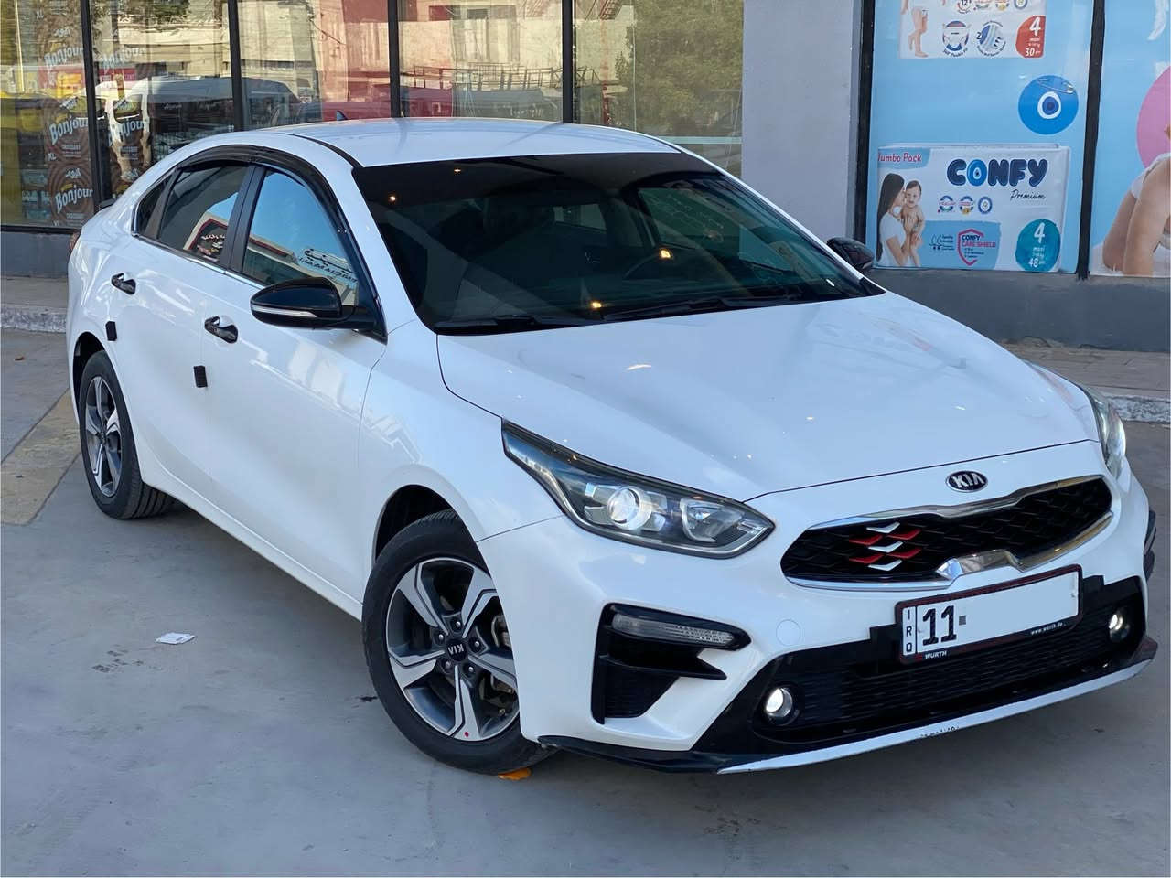 السلام عليكم
سيراتو 2019 فول مواصفات 
محرك 1.600 / بصمة تشغيل / بصمة ابواب / تشغيل عن بعد / لد امامي / لد خلفي / حساس امامي / حساس خلفي / فول تحكم ستيرن / تبريد قطعتين / شاشه وكاميرا خلفيه / شاشة عطلات بالدشبول / بلوجكتر ليزري / صندوك ذكي / كشنات خلفيه قلااب / مري شفط / اشاره بالمرايه / 3 انظمة قياده ( ايكو - سبورت - نورمال )

كير محرك تبريد صدر كلها كفاله
ماشيه 130 بس السياره جديده بمعنى الكلمه 
مكفوله من الصبغ والتبديل بلاديه بيها بارد جداً بسيط

مغلفه ارضيه جلد ومدوشم الكشنات وشادلها منضومة زنون بلادي عالي ناصي والسياره مرتبه مال جناي الصور تحجي

سعرها 160$ وبيها مجال الجناي يتصل وبالخدمه مكاني بغداد 

***********
