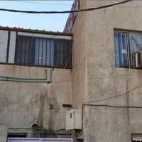 بيت للبيع في بغداد الجديده من تنزل من جسر الدره على اليمين اهل الاخشاب...