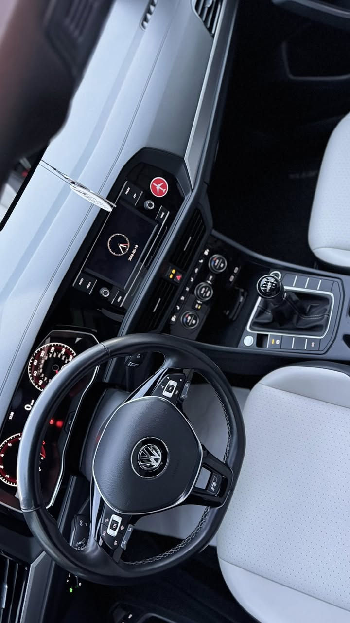 VW jetta R line
2021 

# سعر جدا مناسب 

١٤٠ بي مجال قليل للطيبين 

ممشي ٣٤ الف مايل

محرك ١٤ تيربو - قير عادي ٧ نمر 🚀

مواصفات فول واحد علي واحد

سنوية ٢٠٢٨ و هزة جديد  دينار مصرف مابي 

تحويل و وكالة و غرامات كلها بشرط 

بدون صبغ او تبديل او فتح او دواخل  -جاملغ خلفي بي تعديل بارد - حادث خفيف 🌺

مكان سيارة أربيل 

***********
