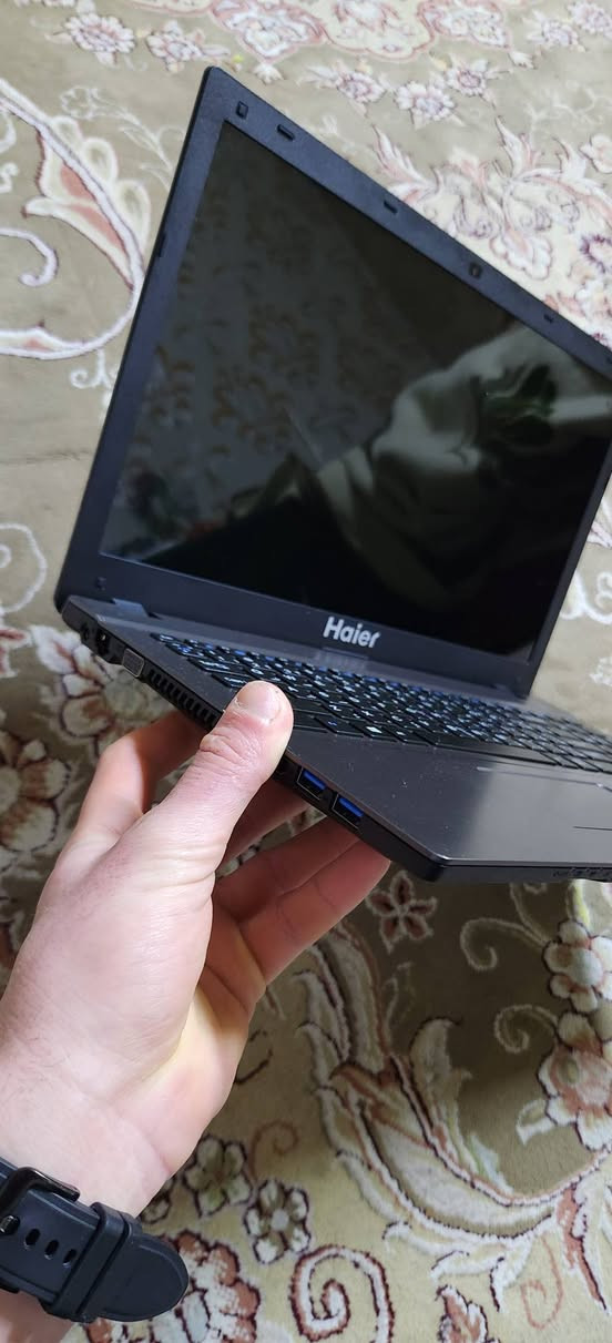 للبيع: لابتوب Haier W550EU - مواصفات كاملة وسعر لقطة
المواصفات الفنية:
​الموديل: Haier W550EU.
​المعالج (CPU): Intel Core i3 (جيل ثالث) - أداء ممتاز وسريع للمهام اليومية والدراسة.
​الذاكرة العشوائية (RAM): 4 GB DDR3.
​الهارد (Storage): 500 GB HDD - مساحة كبيرة بتسع كل ملفاتك وصورك.
​كرت الشاشة: Intel HD Graphics 4000.
​المميزات الإضافية:
​صوت استوديو: نقي وقوي، بيدعم كل مواقع وتطبيقات التواصل الاجتماعي (فيس، واتساب، تليغرام).
​اتصال متكامل: يدعم الواي فاي (Wi-Fi) و البلوتوث (Bluetooth).
​بيت سيم (SIM Card): يدعم استخدام السيم كارد مباشرة.
​سواقة (CD/DVD): موجودة وشغالة لقراءة كافة أنواع السي دي.
​شاشة 15.6 بوصة LED دقة عالية ووضوح ممتاز.
​ملاحظة: البيع بدون بطارية (الجهاز شغال 100% على الشاحن مباشرة).
​السعر : 100 دولار فقط.
الموقع: أربيل - لون سيتي.
​للتواصل والاستفسار:
يرجى التواصل على الخاص أو الاتصال على الرقم:
📞 ***********
