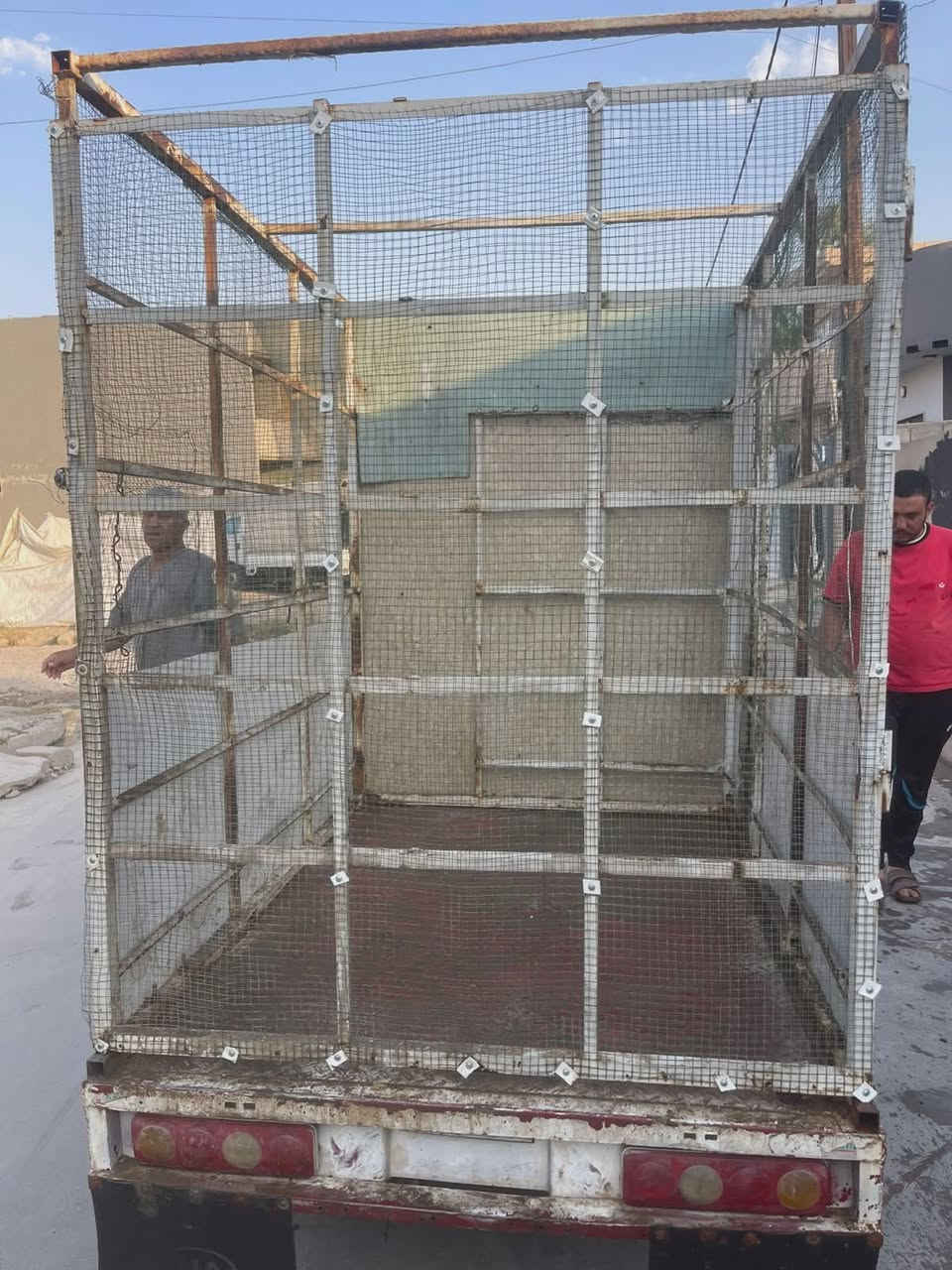 ستوته للبيع جاهزه نضيفه محركها فول أخرس السعر 800 وبيها مجال المكان حي سومر وكدام العين *********** /***********
