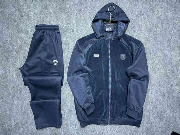 يارزاق 
تراك مرثون مبطن خامه ثقيله يجي 6الوان 
تراك درجه اولى قياسات من Lالى XXXL
عنوان المحل بابل سده الهنديه شارع الموبايلات ازياء السيد 

يوجد خدمه توصيل 
واتس اب ***********
