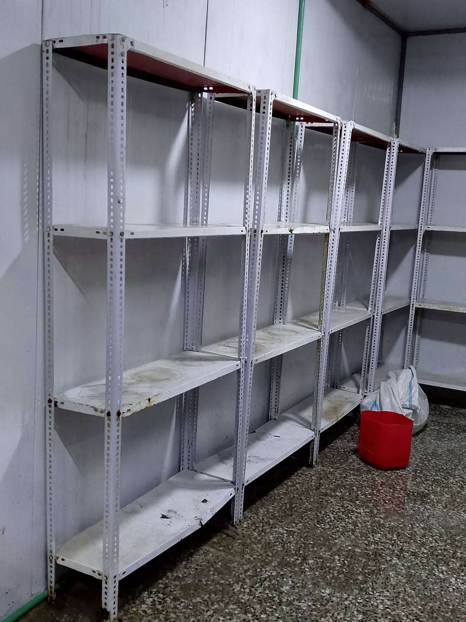 سلام عليكم محطه للبيع انتاج 2000 لتر بالساعه شاصي سلستيل ممبرينات جدد ابطاله جدد نسبه الاملاح 6 تانكيات 2 غذائيات 5000 لتر ومغسله جديده وميز جديد وماطور غذائي ورفوف 6 المحطه شغاله خير من الله مكاني بغداد *********** واتساب
