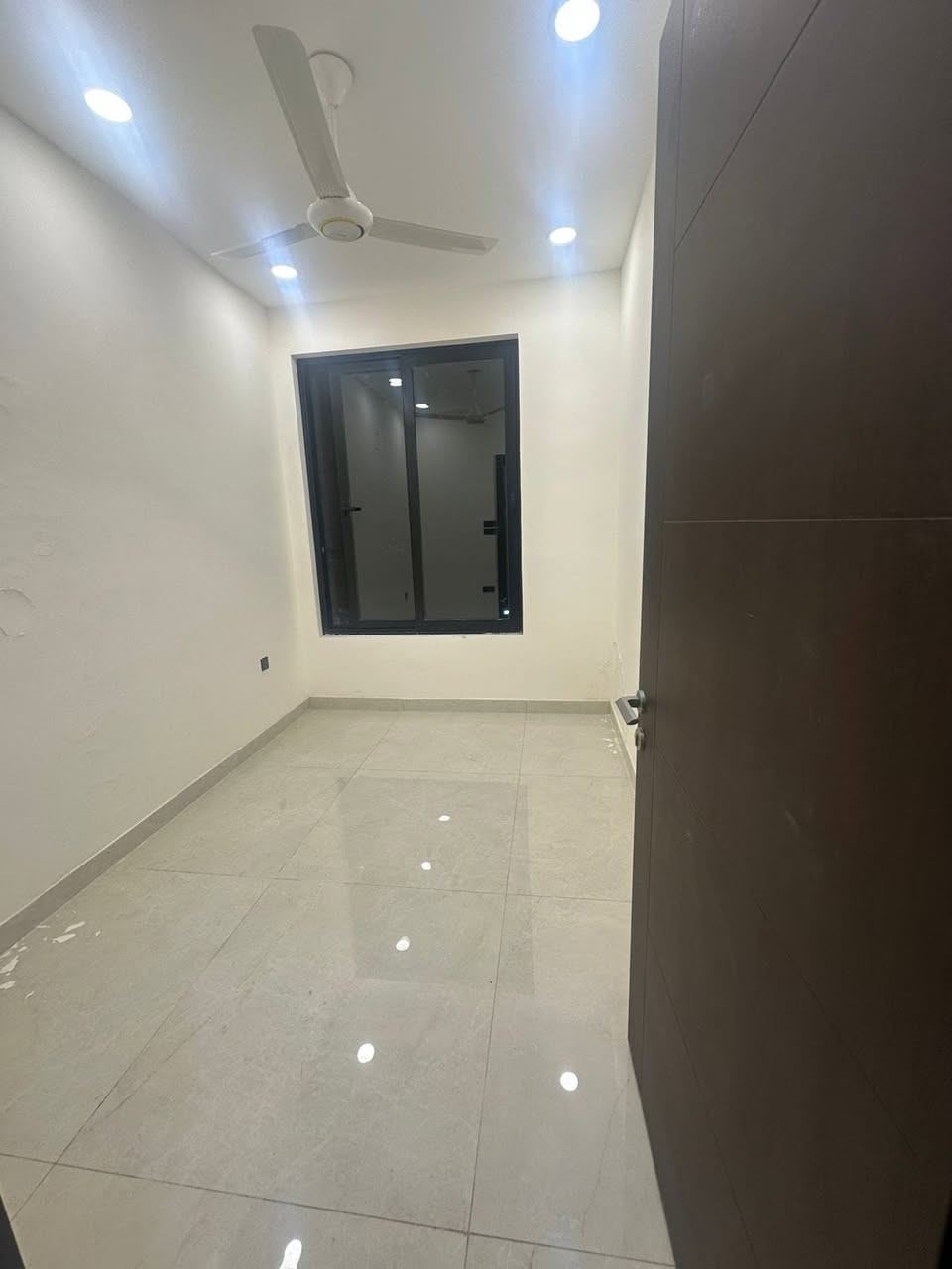 📣 للبيع مشتمل سكني – المنصور / الداودي (613)
📐 المساحة: 51 م² _  الواجهة: 6.25 م

🏡 التفاصيل:
• 3 غرف نوم • 3 حمامات • صالة مريحة
• مطبخ • منور
✨ تشطيب حديث زيرو _ 2025 
📍 موقع ممتاز داخل الداودي – المنصور
📞 للاستفسار: *********** وتساب 

📍 مكتب أمير علي للعقار – المنصور / حي دراغ شارع جامع دلال الكبيسي 

#مشتمل_للبيع #المنصور #الداودي #عقارات_بغداد
#بناء_حديث #زيرو_2025
