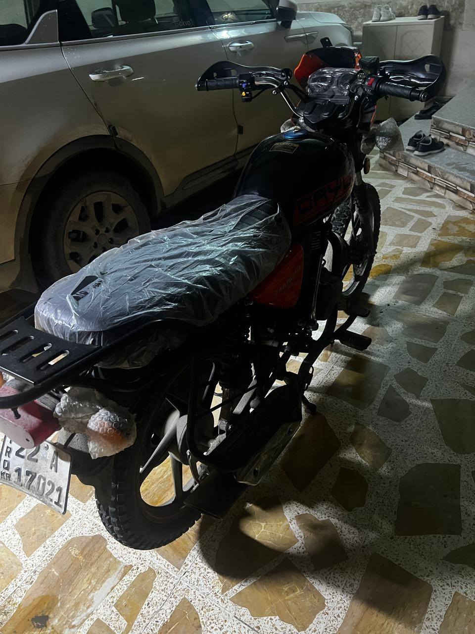 للبيع.. ⭕⭕⭕⭕
دايوان جبلي موديل 25 دراجه جديده مستعمله سبوعين بس  منفيس موجود ماشيه 900 كيلو فقط (مرقمه رقم وسنويه انكليزي) توازيت علا فلوسها شتريتها بمليونين و600 واريد ابيعها بليونين و400 وبيها مجال حك جيتك ⭕⭕الرقم: *********** موجود بكل وقت
