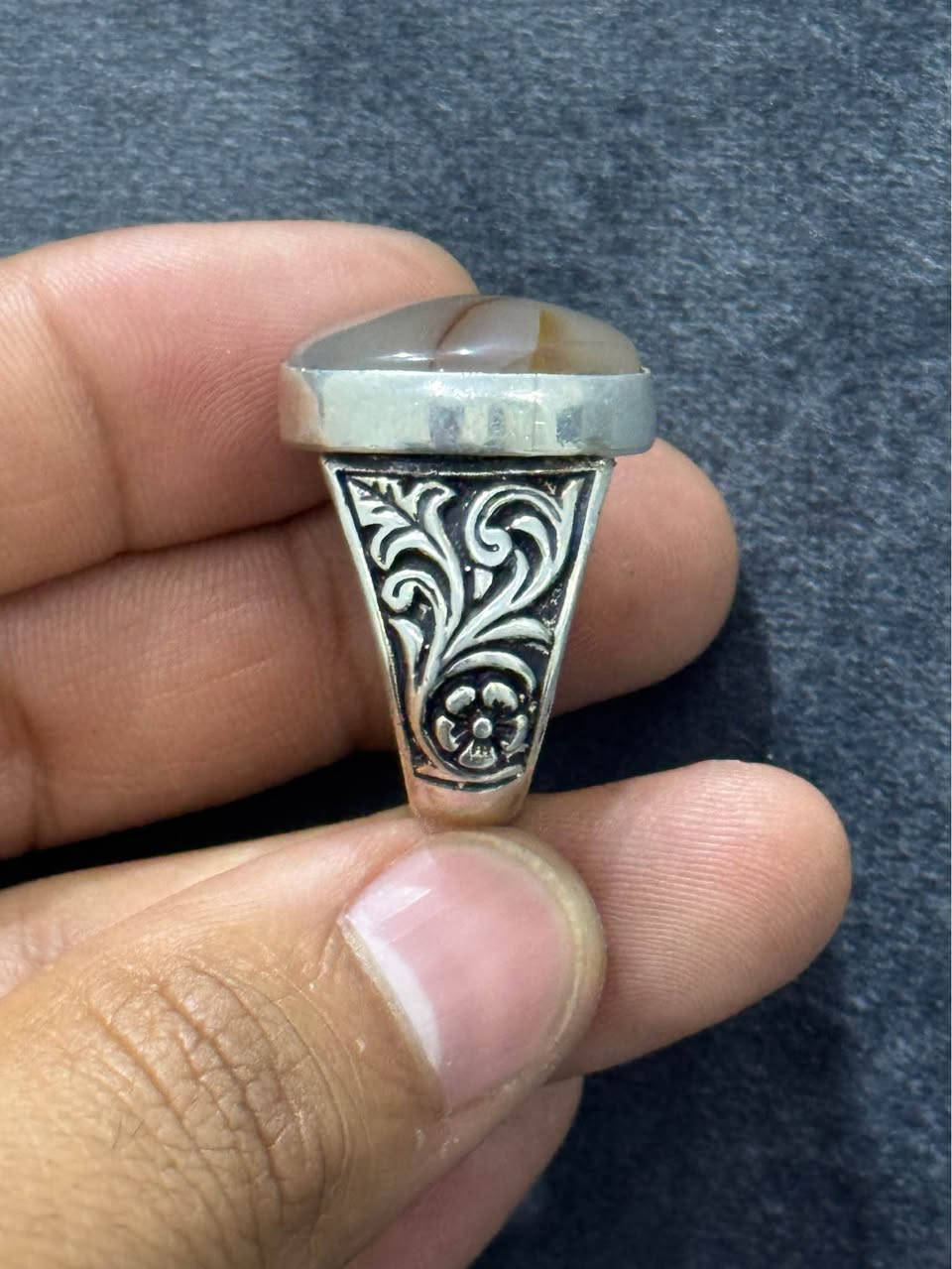 اللهم صل على محمد وال محمد 
خاتم عقيق يماني 
قطعه جميله ملبوسها روعه
مصاغ يدوي فضه عيار 925
مقاس الخاتم يلبس 23/24
يوجد توصيل كافة المحافضات البصرة, العراق


**إذا كنت صاحب هذا الإعلان وتريد حذفه لأي سبب، رجاءا أرسل رسالة إلى الدعم الفني**