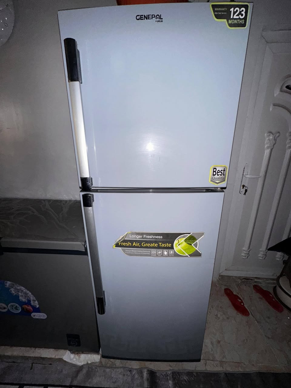 ثلاجة +مجمدة للبيع نظاف حيل جدا السعر الثلاجة ٣٠٠الف والمجمدة ٣٠٠ وبيهن مجال للأستفسار ***********
