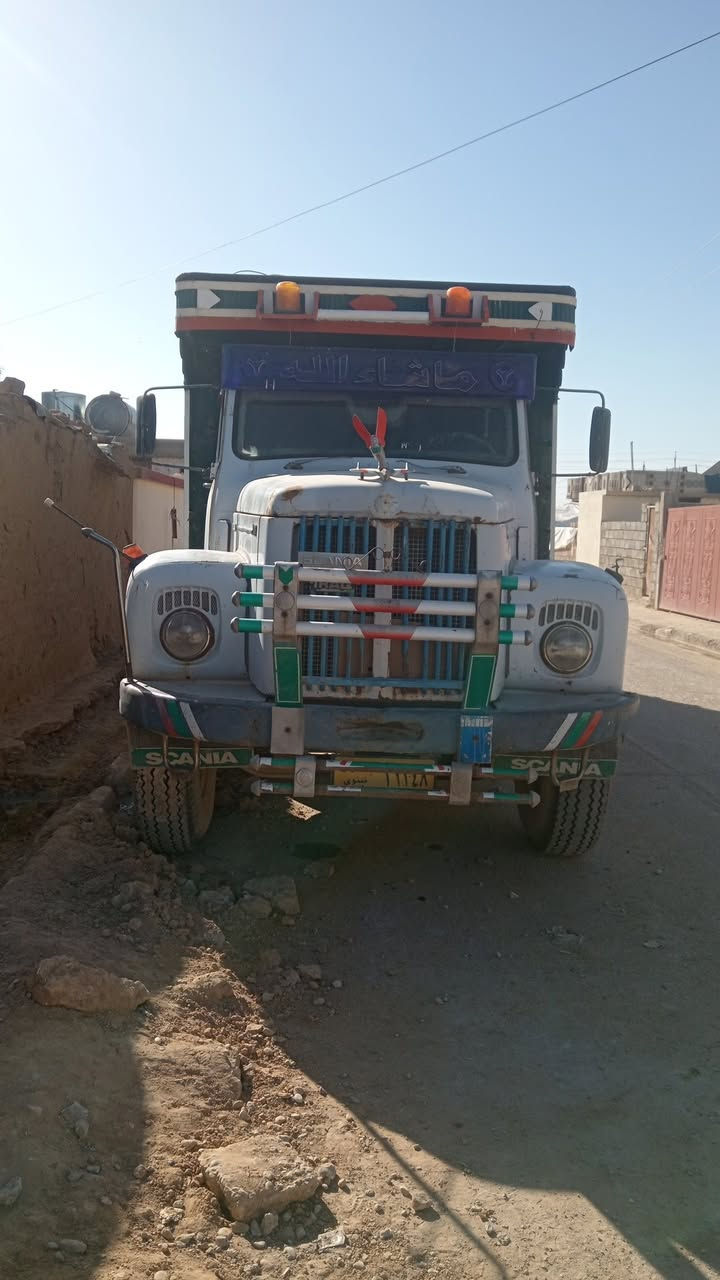 للبيع 
سكانيا 111 
رقم نينوى اصفر شرط تحويل 
شاصي بلادي 
اكسن وسط
سعر 20 بي مجال

***********
ترهم نص بنص بكفيل
