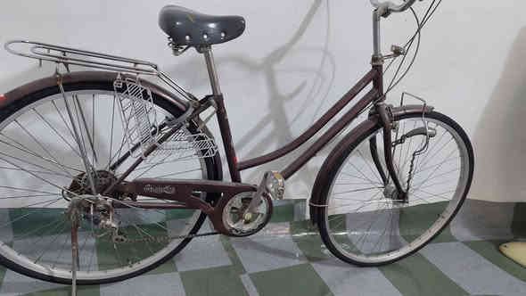 السلام عليكم بايسكل باله اصلي شررط ياباني لون مميز  جوزي عله وضع الشركه ويل أمامي حساس وداينمو LED يعني زنون ومحد صاعد بي كله بلادي شوفه عينك   السعر 140 الف  مكاني بغداد ***********
