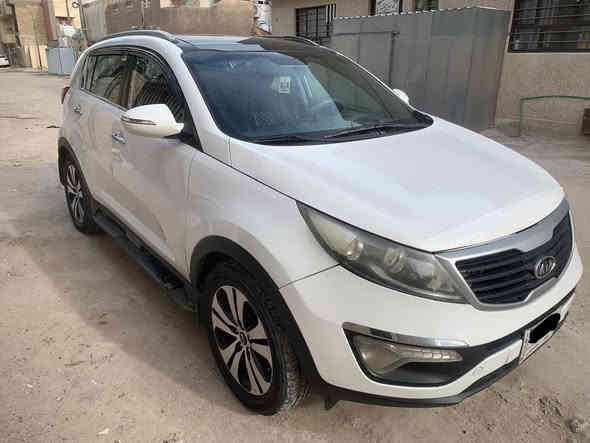 السلام عليكم .. من رخصة الادمن 
سبورتج خليجي موديل 2011 للبيع فول مواصفات 
بصمة عدد/2
بانوراما
مري شفط + اشارة بالمري
كشن كهرباء
تبريد بيانو 
كاميرا عدد / 2
كاميرا بالمراية
كاميرا في شاشة المسجل 
مسجل شاشة كبيرة
( بلوتوث . اواكس . يو اس بي )
تبريد جديد ( راديتر + بخاخ + كمبريسر + فريز )
تخم تاير جديد
بطارية جديد
ماشية 231 ألف وقابل للزيادة
السعر 142$ وبيها مجال بسيط 
للأستفسار الاتصال على الرقم ***********
مكان السيارة بغداد - الحرية
