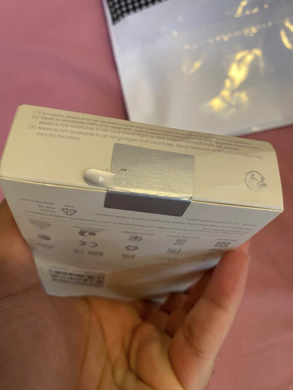 ساعة ذكيه Amazfit GTS 2 mini من شركة Amazfit (التابعة لمنظومة شاومي البيئية).

المواصفات الأساسية للساعةالشاشة: 

شاشة AMOLED ملونة بمقاس 1.55 بوصة تدعم ميزة التشغيل الدائم (Always-on Display).

التصميم: خفيفة الوزن للغاية (19.5 غرام) ونحيفة بسمك 8.95 ملم مع إطار من سبائك الألمنيوم.

عمر البطارية: يصل إلى 14 يوماً من الاستخدام النموذجي، و21 يوماً في وضع الاستخدام الأساسي.

المستشعرات: نظام تتبع نبضات القلب 24 ساعة، قياس أكسجين الدم (SpO2)، مراقبة النوم والتوتر.

الميزات الرياضية: نظام GPS مدمج لتتبع الحركة بدون هاتف، ومقاومة الماء حتى عمق 50 متراً (5 ATM).

جديده كبس شركه 

مزاد اعلى سعر تنباع ..


**إذا كنت صاحب هذا الإعلان وتريد حذفه لأي سبب، رجاءا أرسل رسالة إلى الدعم الفني**