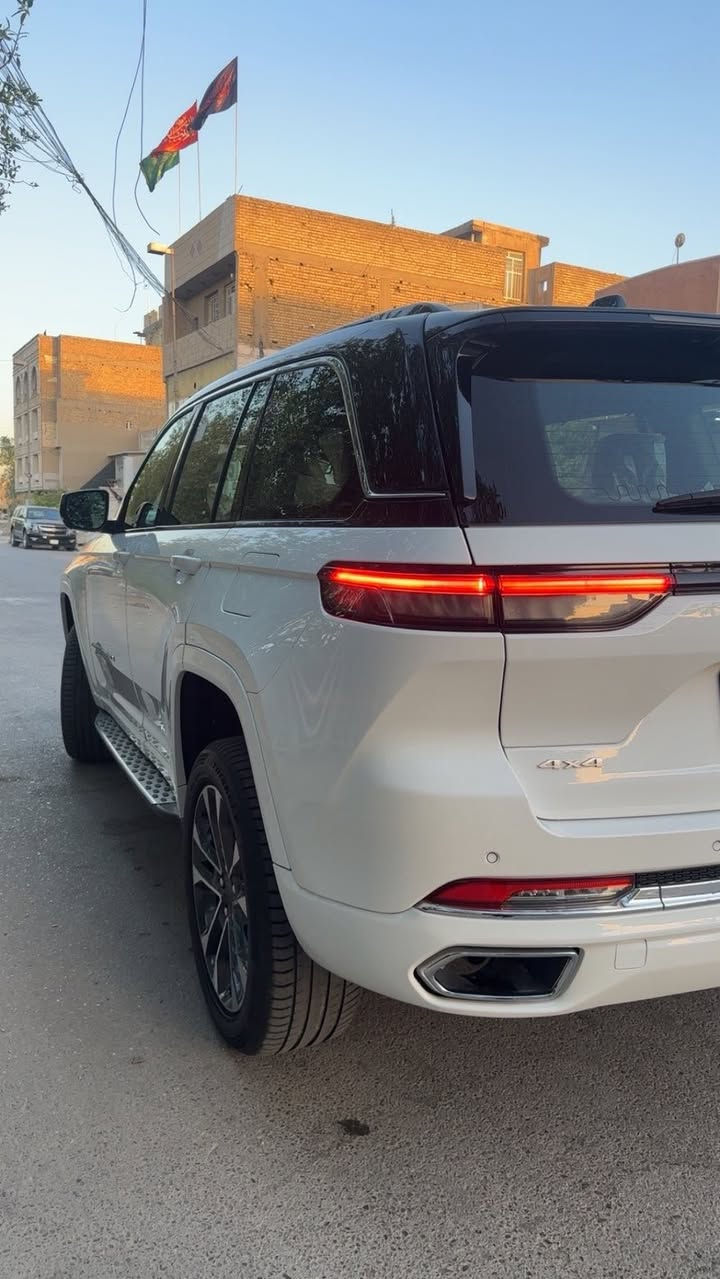 🚘 للبيع | جيب جراند شيروكي أوفرلاند 2024
▪️ وكالة هارلم  
▪️ اللون: أبيض تو كلر  
▪️ مغلفة بالكامل بطبقة حماية PPF  
▪️ الممشى: 14 مايل فقط  
▪️ لوحة بغداد  
▪️ بحالة الوكالة، نظيفة جداً، ولا تحتاج أي مصروف.

📍 الموقع: بغداد – شارع فلسطين

📞 للاستفسار: ***********

**للجادين
