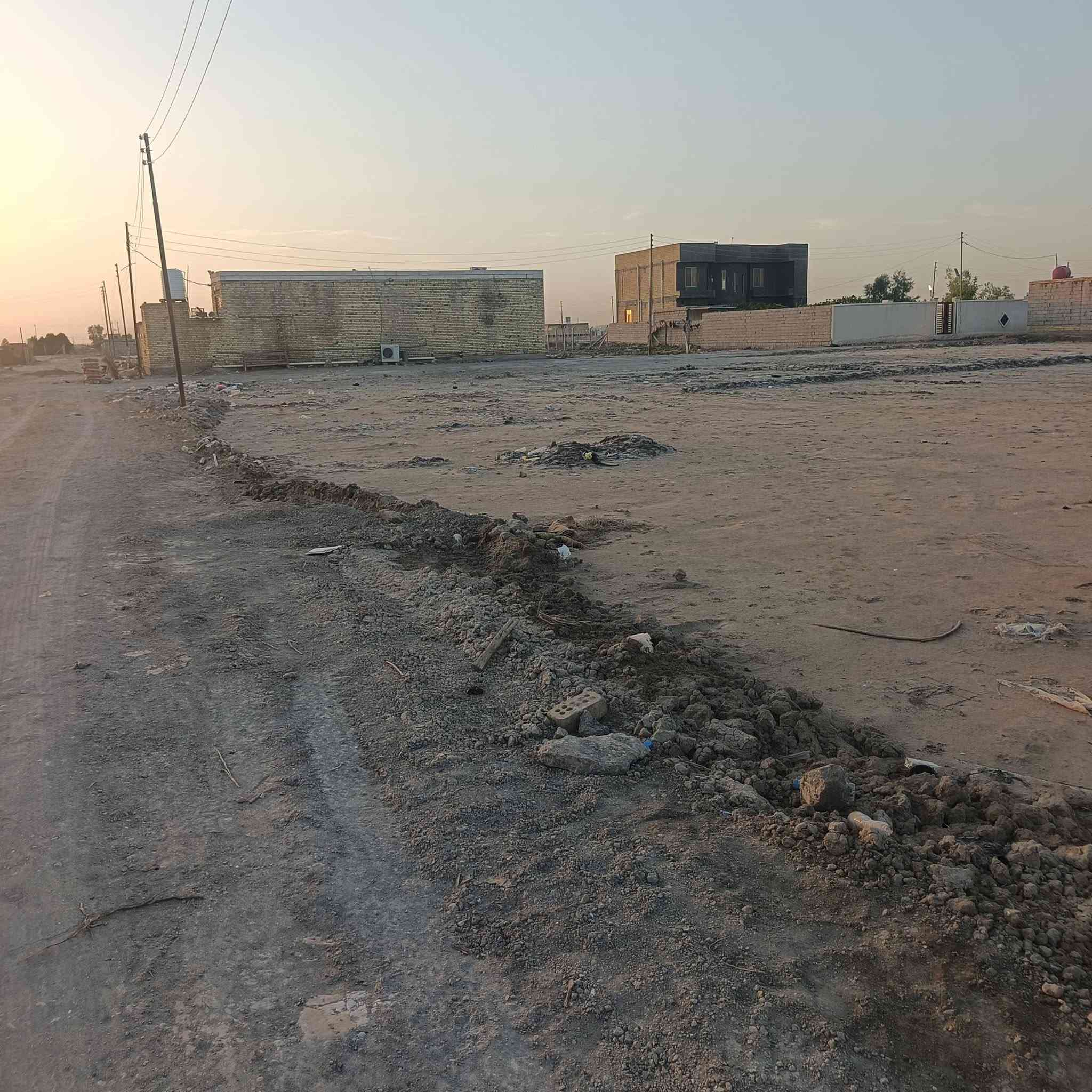 قطعه 250 متر ركن  ع شارعين ريسي جاي من مزرعه ايهاب مالكي
مال بيع سريع سعر 12    بحي جوادين مقابيل الاسكان صناعي  خدمات ماي كهرباء نزله ثانيه ***********
