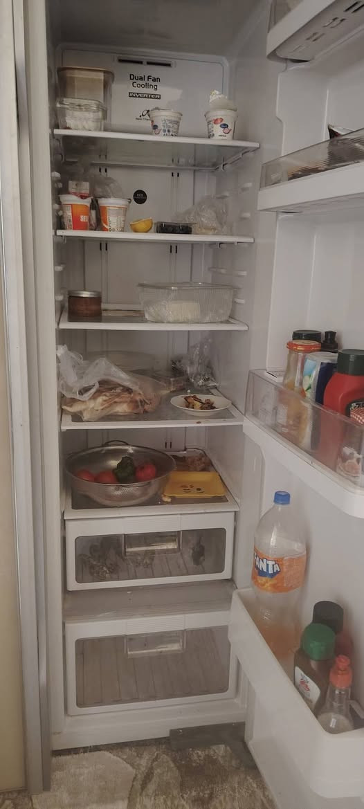 للبيع ثلاجة هيتاشي ٢٦ قدم بابين استعمال قليل وكالة احمد العبيدي
للتواصل ***********
