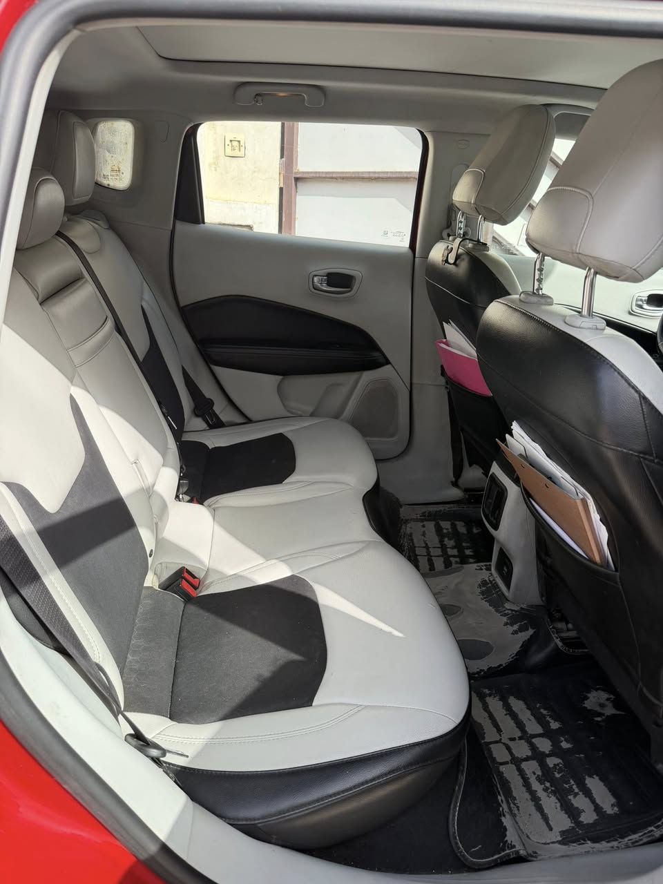 سلام عليكم جيب كومباس ٢٠١٨ ماشيه ٥٤ الف بانوراما وجلد حادثه خفيف صبغ جاملغ وبنيد مكينه كير صدر كامله رقم بغداد مكانه بغداد الكرخ رايده ب ١٢٥  
***********
